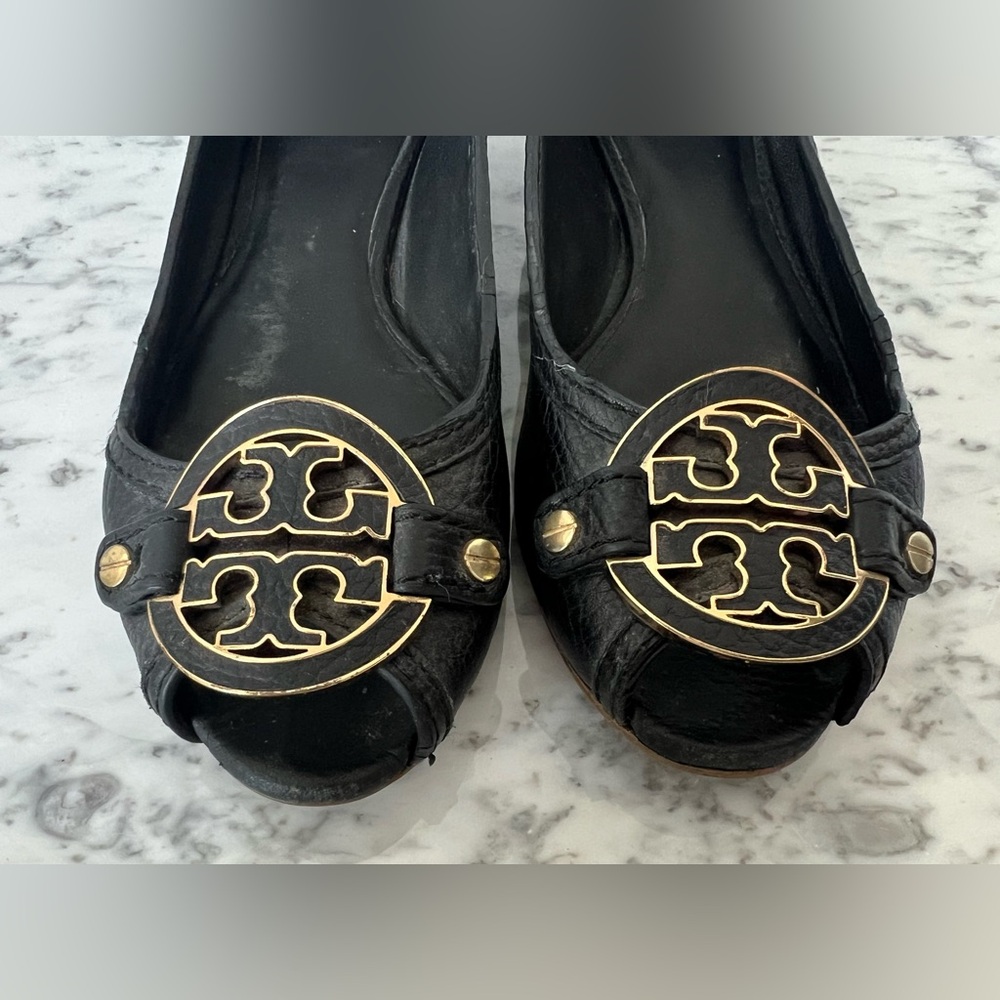 Tory Burch Black Leather Logo Peep-Toe Flats with Gold Hardware - Picture 2 of 8
